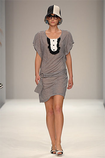 Spring Summer 08 - Catwalk 10